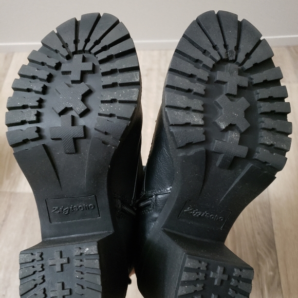 Boots - Picture 4 of 6